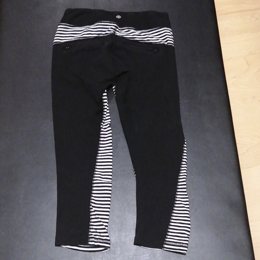 Lululemon capris fitted